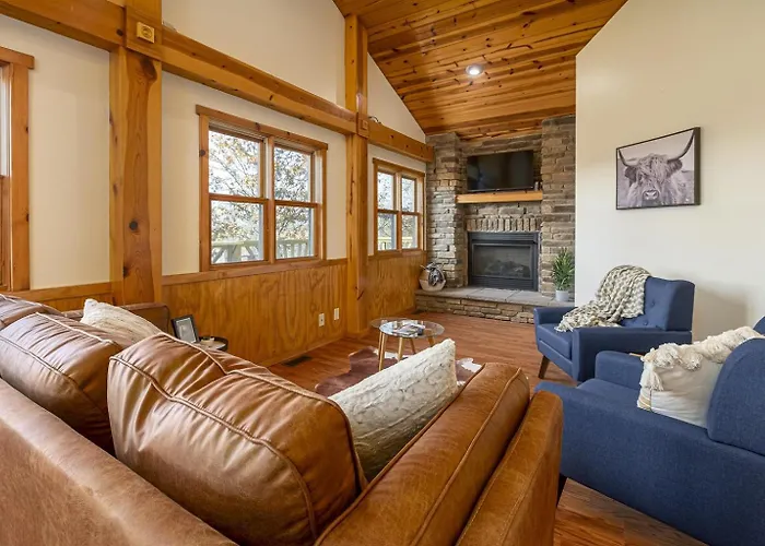 3br Ridge Hot Tub, Firepit & Valley Views Holiday home