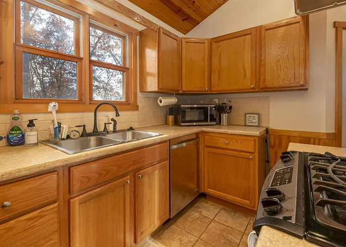 Holiday home 3br Ridge Hot Tub, Firepit & Valley Views