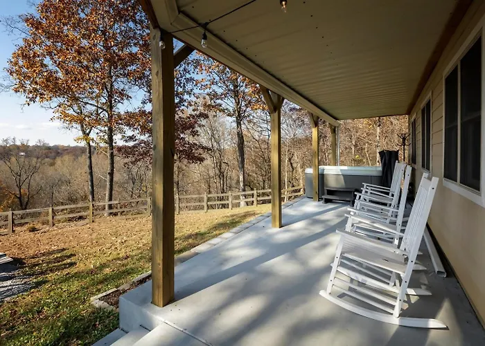 3br Ridge Hot Tub, Firepit & Valley Views Holiday home *