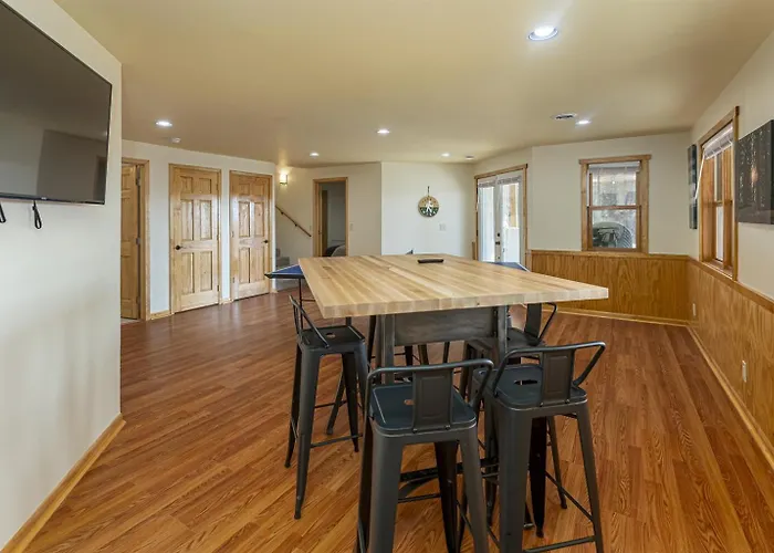 3br Ridge Hot Tub, Firepit & Valley Views Holiday home